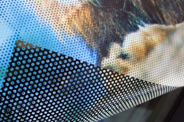 Vinilo adhesivo microperforado para cristal